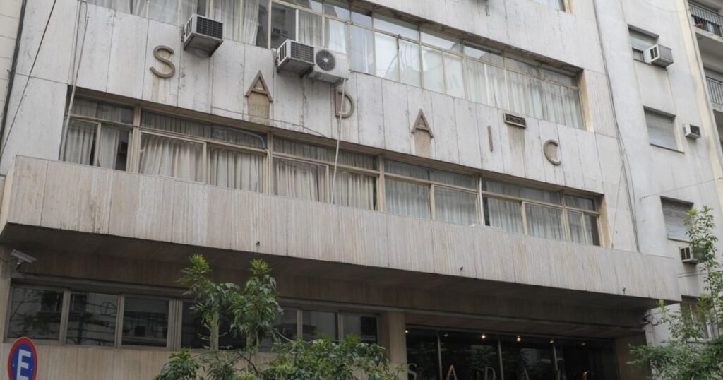 sadaic-por-fin-fijo-su-posicion-sobre-el-cobro-de-derechos-de-autor,-14-dias-despues-del-decreto-que-permite-acuerdos-particulares