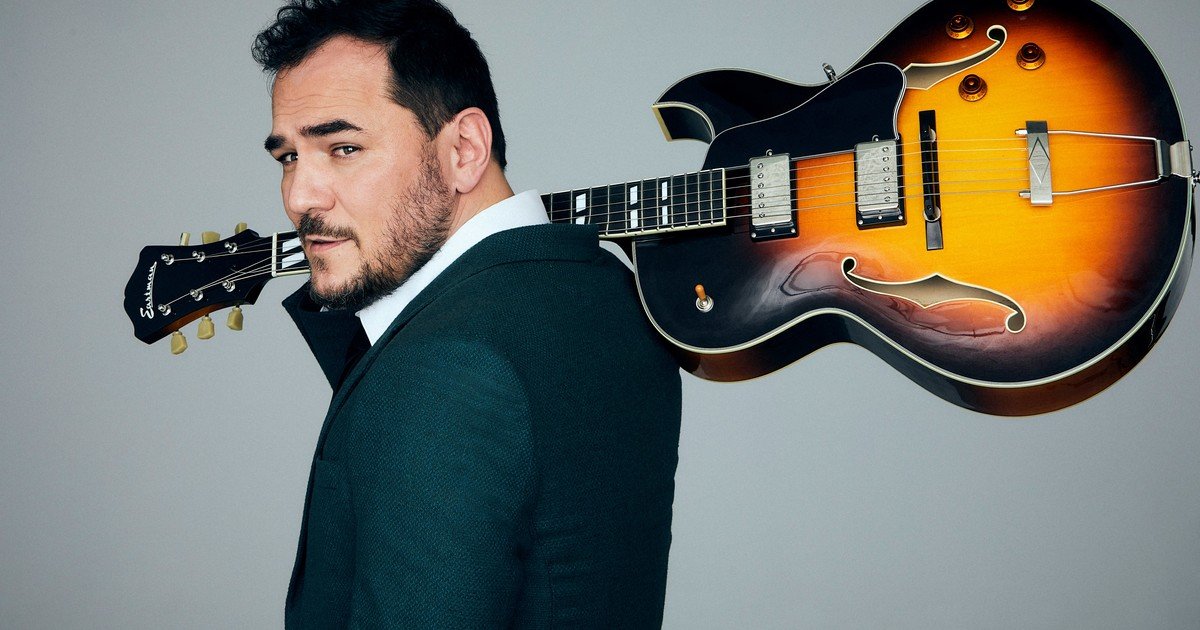 ismael-serrano:-la-familia-argentina,-su-defensa-de-lali-esposito-y-por-que-cuando-le-pasan-una-guitarra-nunca-canta-una-cancion-suya