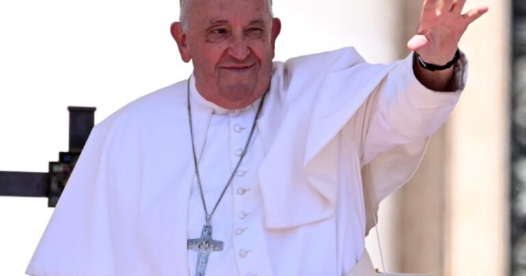 ola-de-estafas-por-la-muerte-del-papa-francisco:-como-roban-datos-personales-y-consejos-para-estar-alerta