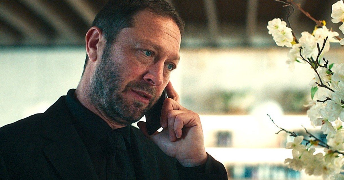 the-bear-temporada-4:-ebon-moss-bachrach-revela-los-secretos-de-la-serie-de-cocina-furor-en-disney+