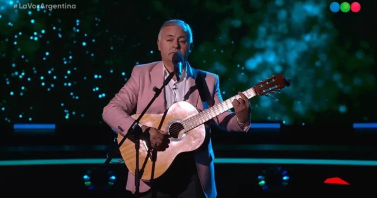 oscar-burgos,-el-ex-policia-que-conmovio-en-la-voz-cantando-«sobreviviendo»,-contando-su-historia-y-con-su-nieto-llorando-en-el-estudio