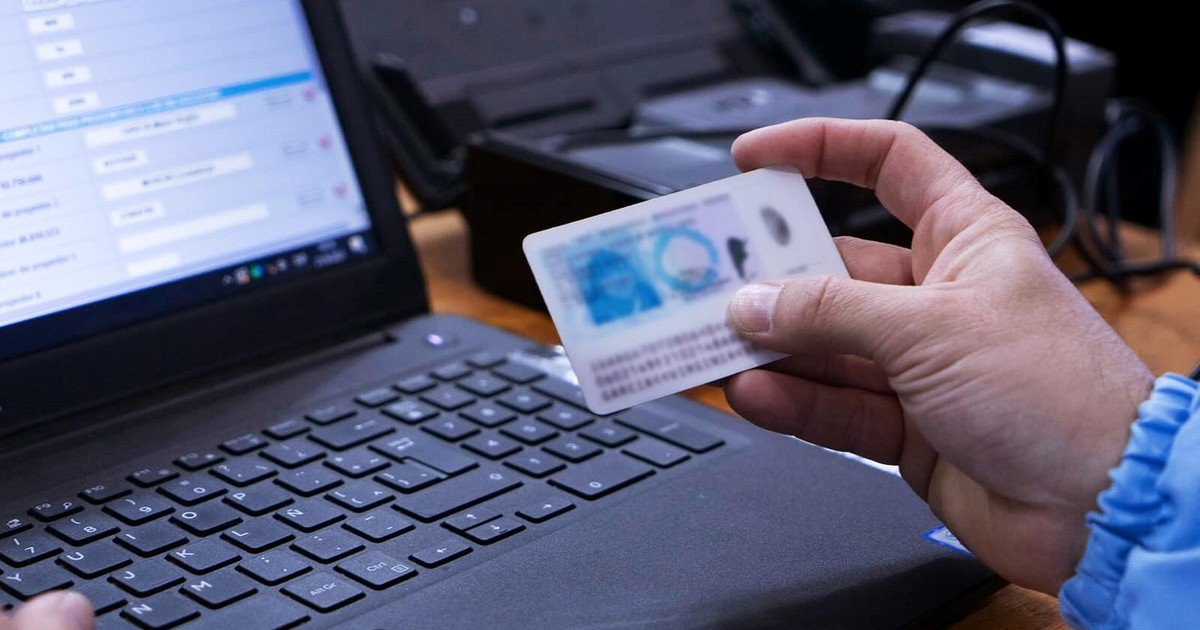 por-que-nunca-hay-que-mandar-fotos-del-dni:-la-alternativa-mas-segura