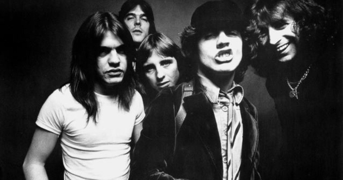 a-45-anos-de-back-in-black-de-ac/dc,-un-disco-de-duelo-y-rodeado-de-fantasmas-por-la-muerte-del-cantante-bon-scott