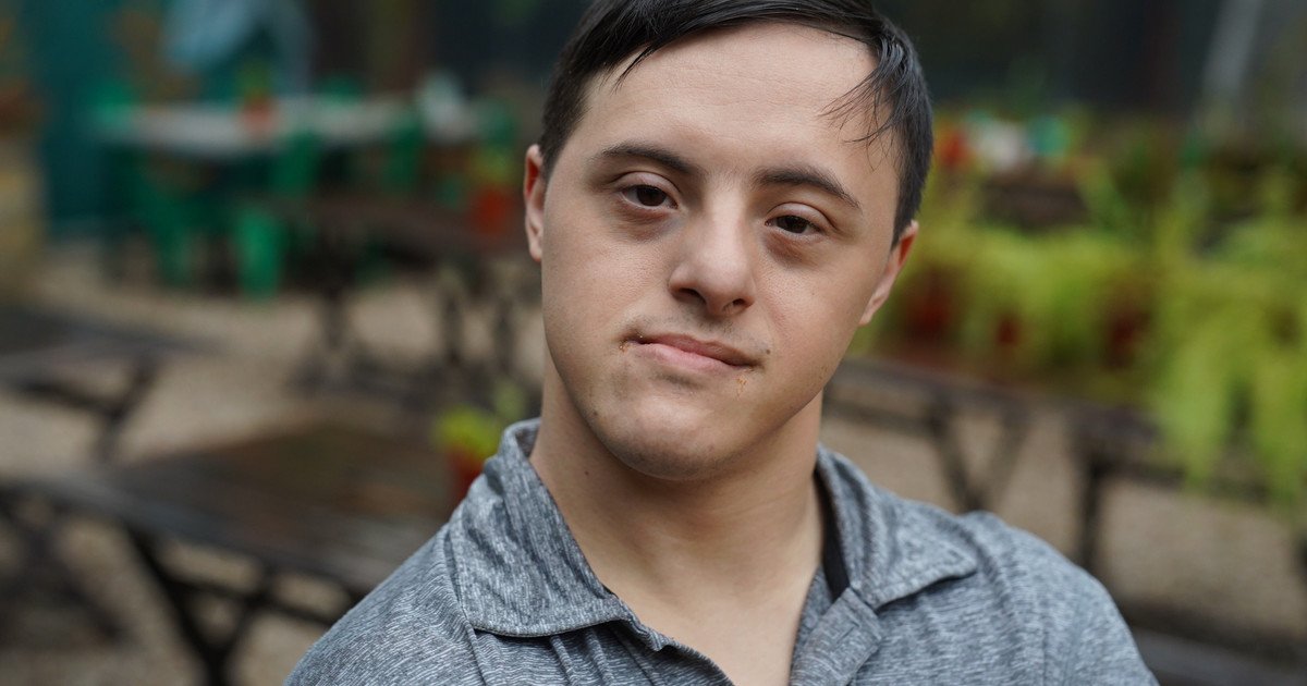 santi-demarco,-el-actor-con-sindrome-de-down-de-division-palermo:-«no-soy-un-ser-de-luz,-soy-un-pibe-que-lucha-por-sus-suenos»