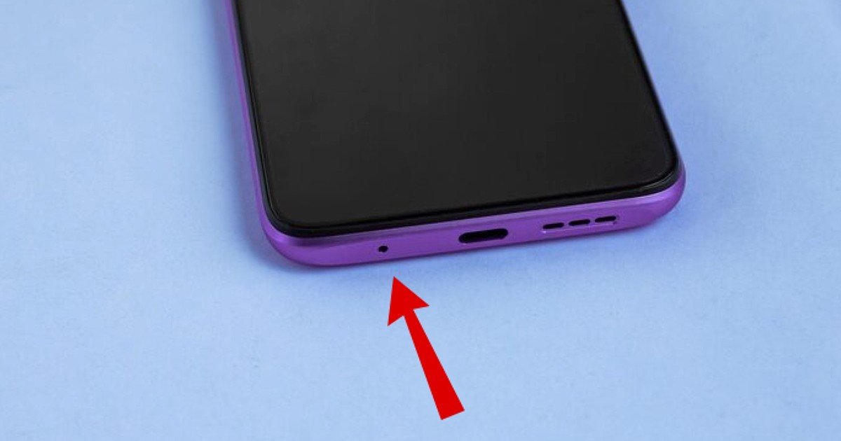 el-pequeno-orificio-en-tu-celular-que-pocos-cuidan-y-para-que-sirve-realmente