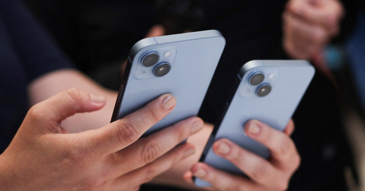 comprar-celulares-en-argentina-o-traerlos-de-afuera:-como-quedaron-los-precios-tras-la-baja-de-aranceles-y-cual-es-la-mejor-opcion