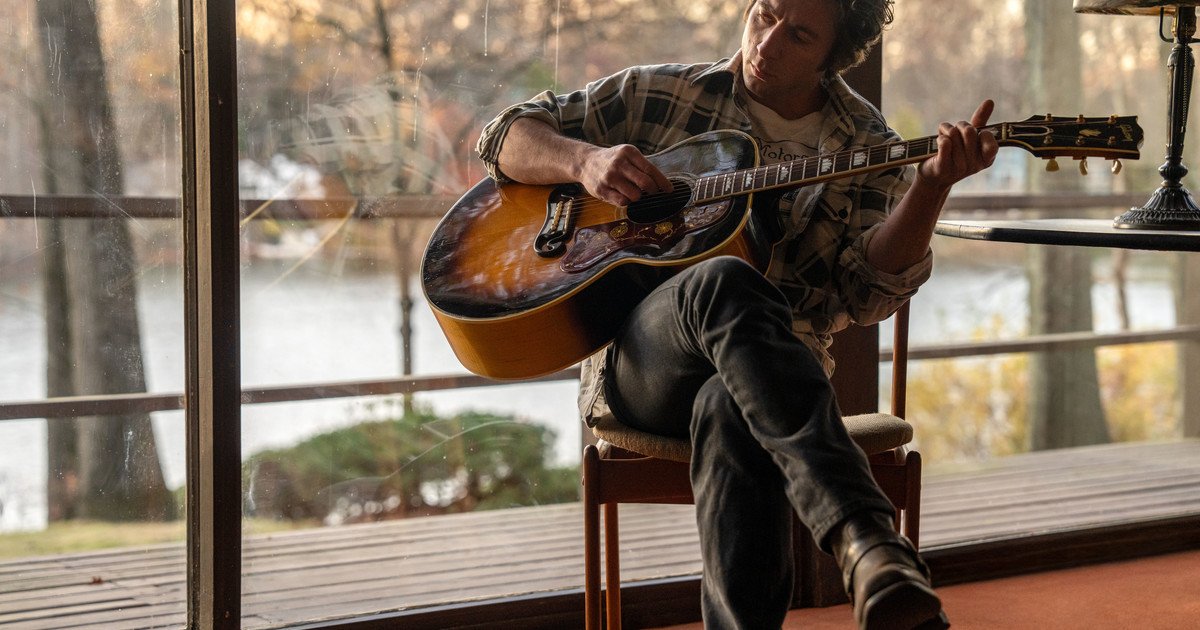 jeremy-allen-white-es-un-springsteen-introspectivo,-depresivo-y-en-crisis-en-una-biopic-inusual