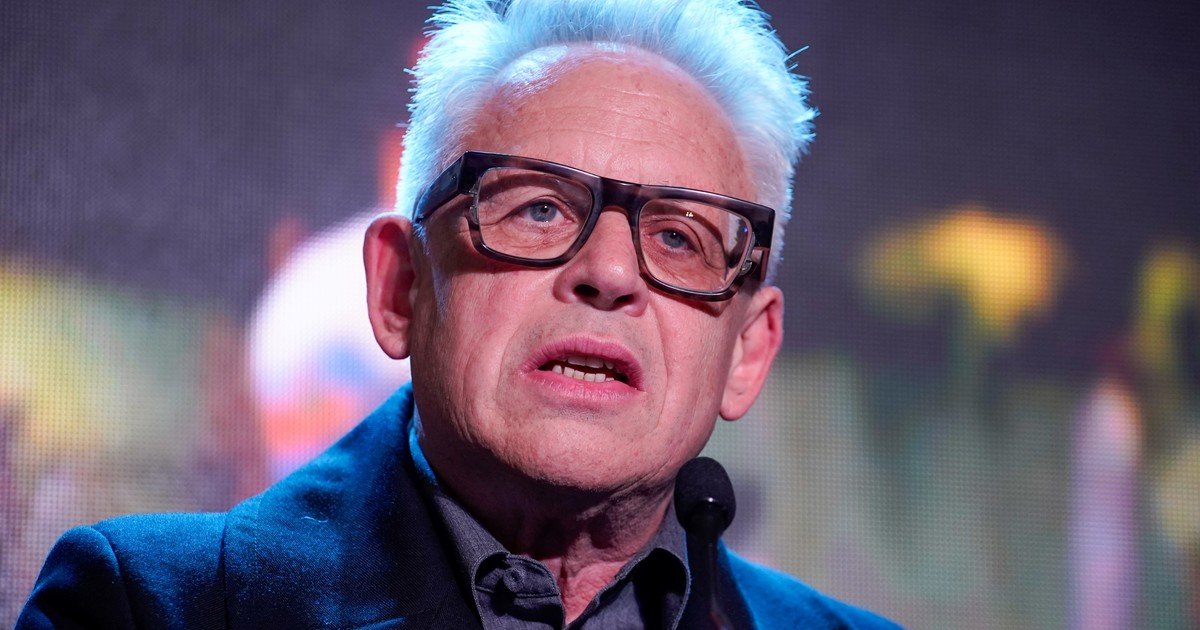 bill-condon-unio-a-diego-luna-y-jennifer-lopez-en-un-musical-que-transcurre-durante-la-ultima-dictadura-argentina