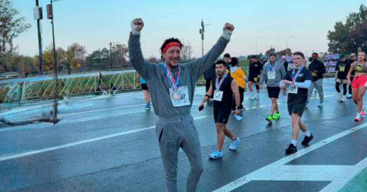 nico-vazquez-y-dai-fernandez-llevaron-su-amor-a-filadelfia,-donde-el-tambien-corrio-la-celebre-carrera-de-rocky