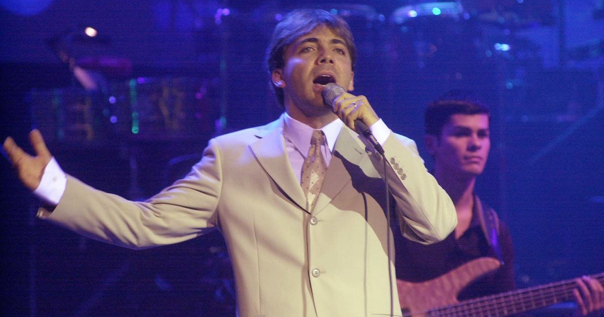 los-25-anos-de-«azul»-de-cristian-castro,-un-toc-hecho-cancion-que-repite-el-nombre-del-color-59-veces