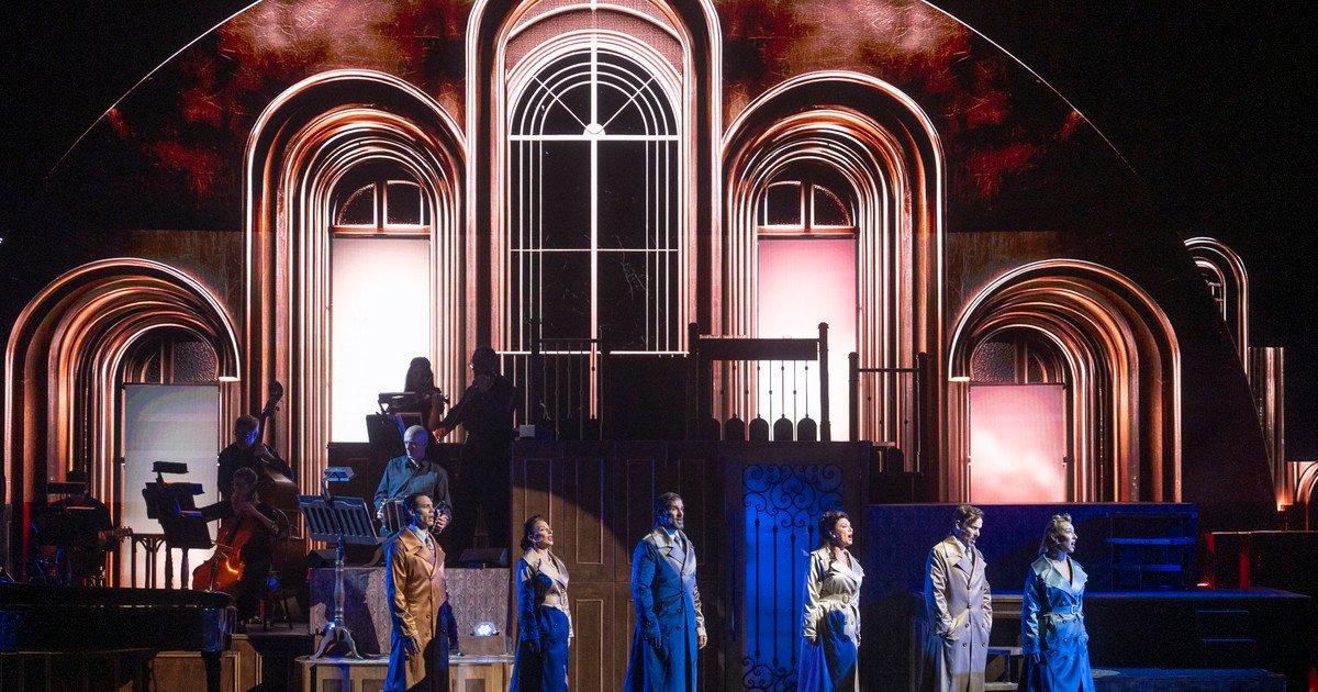 «astor,-piazzolla-eterno»-recrea-la-vida-del-genial-bandoneonista-con-musica-y-baile-sobre-el-escenario-del-colon