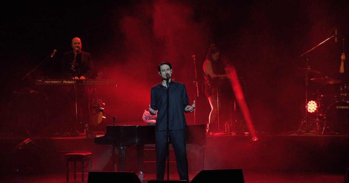 matteo-bocelli-canto-por-primera-vez-en-argentina-y-brillo-en-un-show-trilingue:-oda-a-la-elegancia-y-a-la-academia