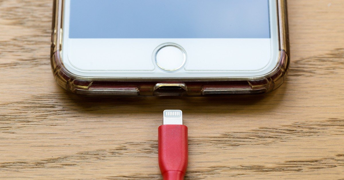 no-hay-luz-y-tu-celular-esta-por-morir:-la-forma-poco-conocida-de-cargar-la-bateria