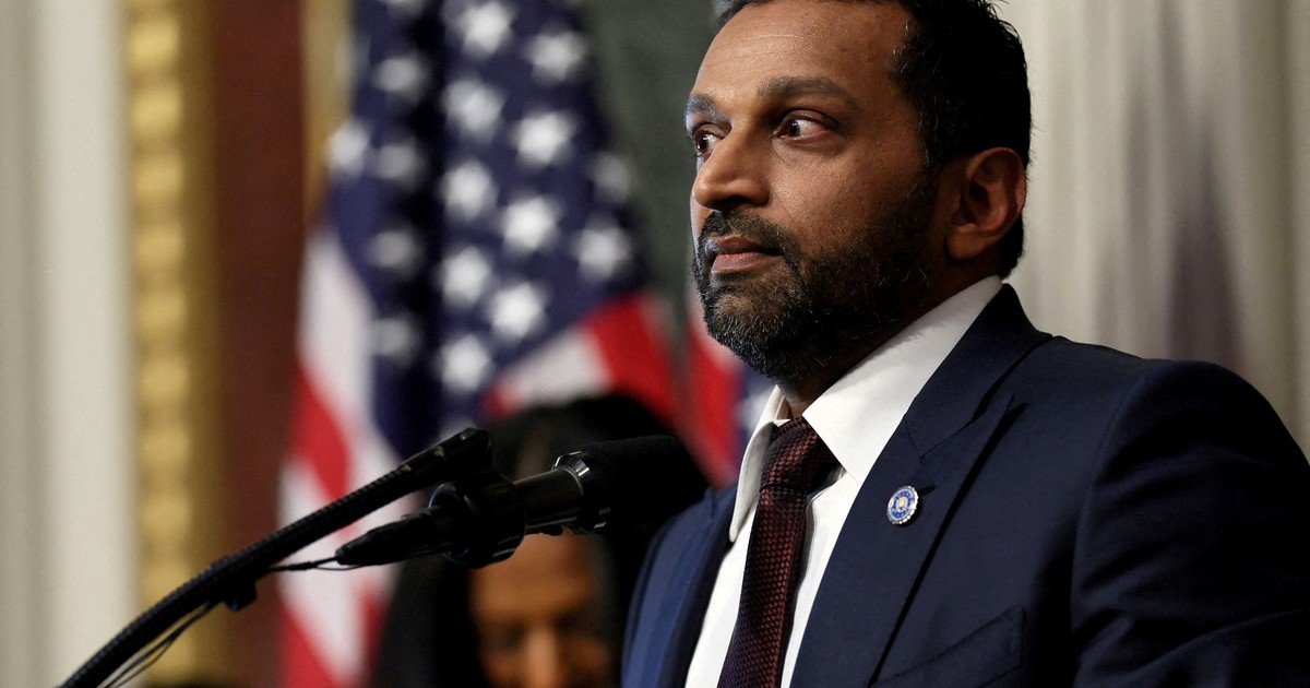 hackearon-el-mail-del-director-del-fbi:-un-grupo-vinculado-a-iran-filtro-fotos,-correos-y-amenaza-con-publicar-mas-datos