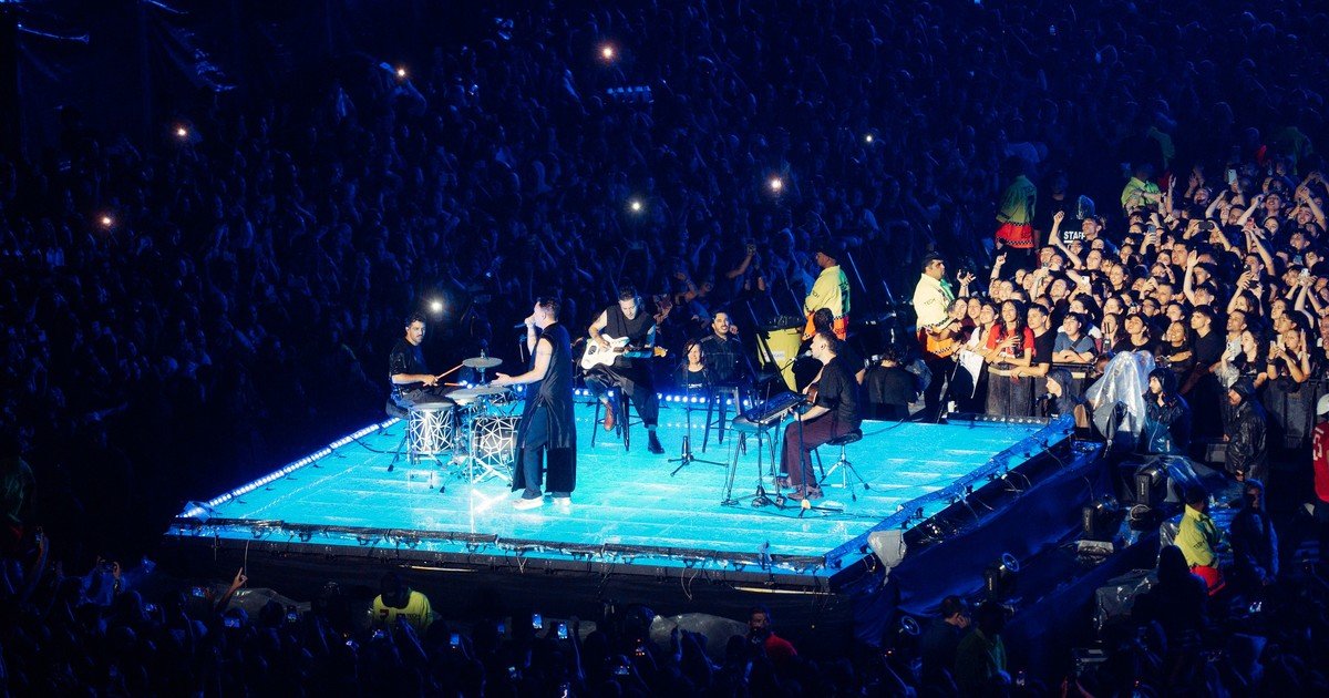 tan-bionica-brillo-en-su-primera-noche-en-velez-pese-a-la-lluvia:-la-sorpresa-de-andres-calamaro-y-un-anuncio-inesperado