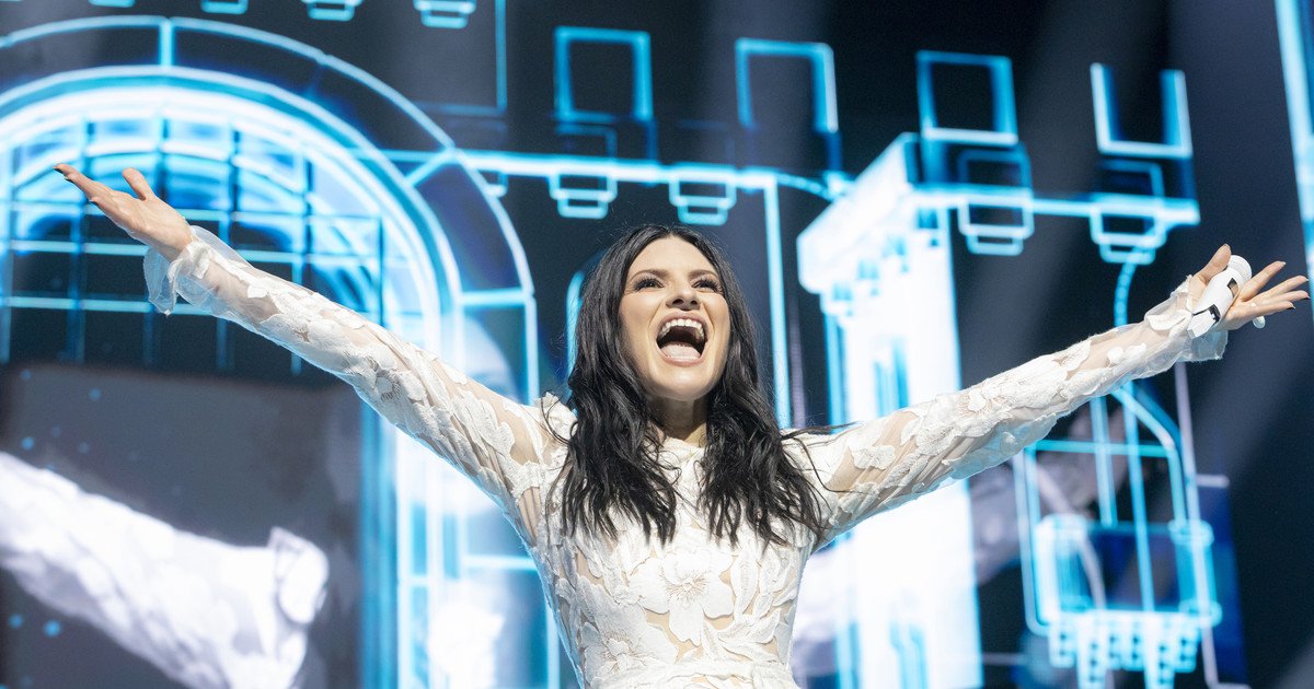 laura-pausini-canto-con-fito-paez-en-el-show-mas-ambicioso-de-su-carrera:-tres-horas-de-musica-y-una-decena-de-vestidos