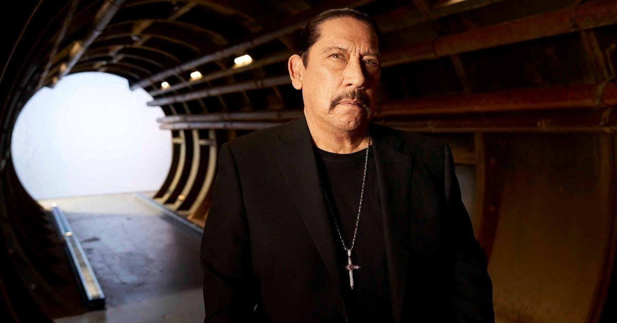 a-los-81-anos,-danny-trejo-vuelve-a-la-tv-para-explorar-misterios-del-mundo-y-habla-de-su-rol-de-conductor,-corrido-de-los-personajes-rudos-que-suele-interpretar