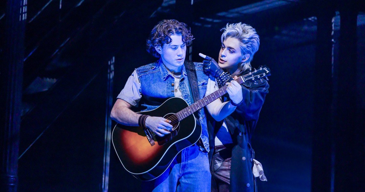 nominaciones-de-los-premios-tony:-the-lost-boys-y-schmigadoon!-lideran-con-12-cada-uno-y-hay-dos-argentinos-entre-los-candidatos