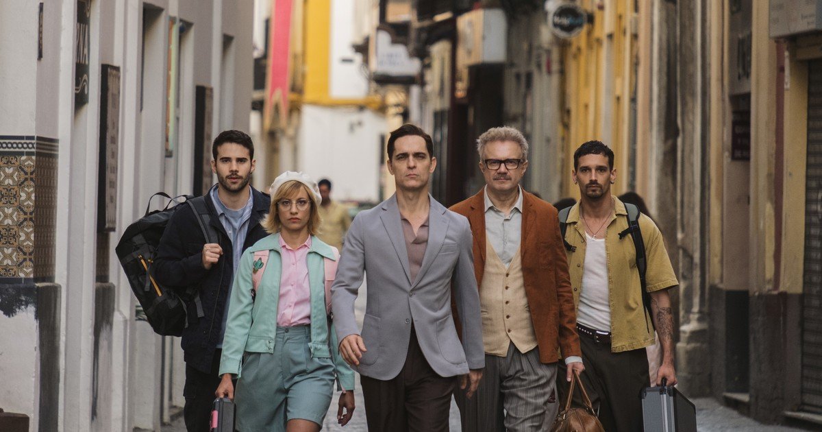 el-efecto-maraton-para-devorar-una-serie:-ver-una-temporada-de-golpe-puede-transformar-la-memoria-y-la-conversacion-cultural