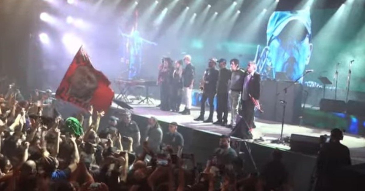 lagrimas,-celebracion-y-canciones-inmortales-en-el-show-de-los-fundamentalistas-del-aire-acondicionado-en-comodoro-rivadavia-dedicado-a-la-memoria-del-indio-solari