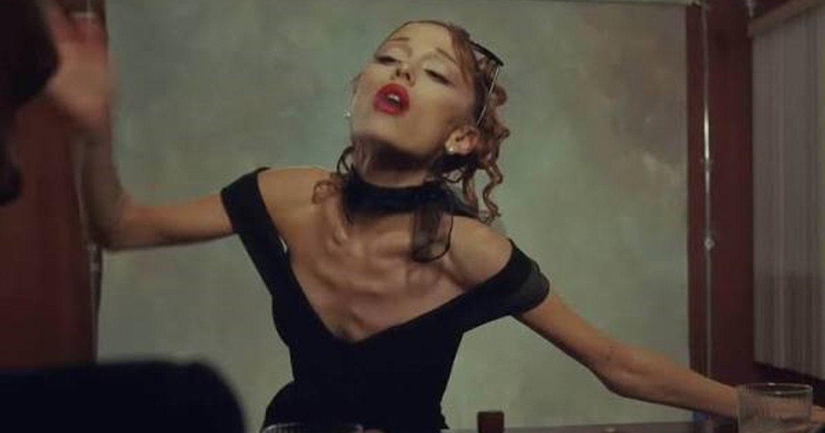 ariana-grande-vuelve-a-preocupar-a-sus-fans-por-extrema-delgadez,-a-dias-de-inaugurar-un-fondo-para-contribuir-a-la-salud-mental-de-los-musicos