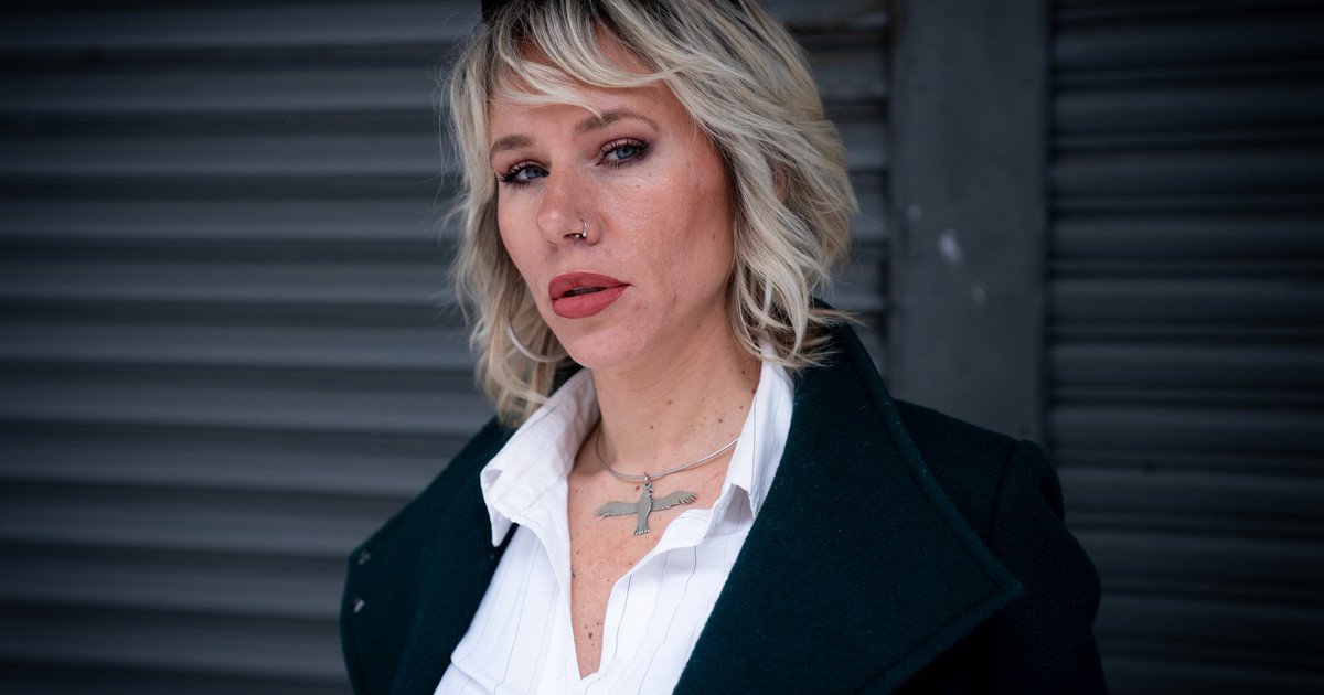 valentina-cooke:-la-chica-hippie-que-se-puso-en-pareja-con-un-fundamentalista-del-aire-acondicionado-y-termino-escribiendo-canciones-con-el-indio-solari