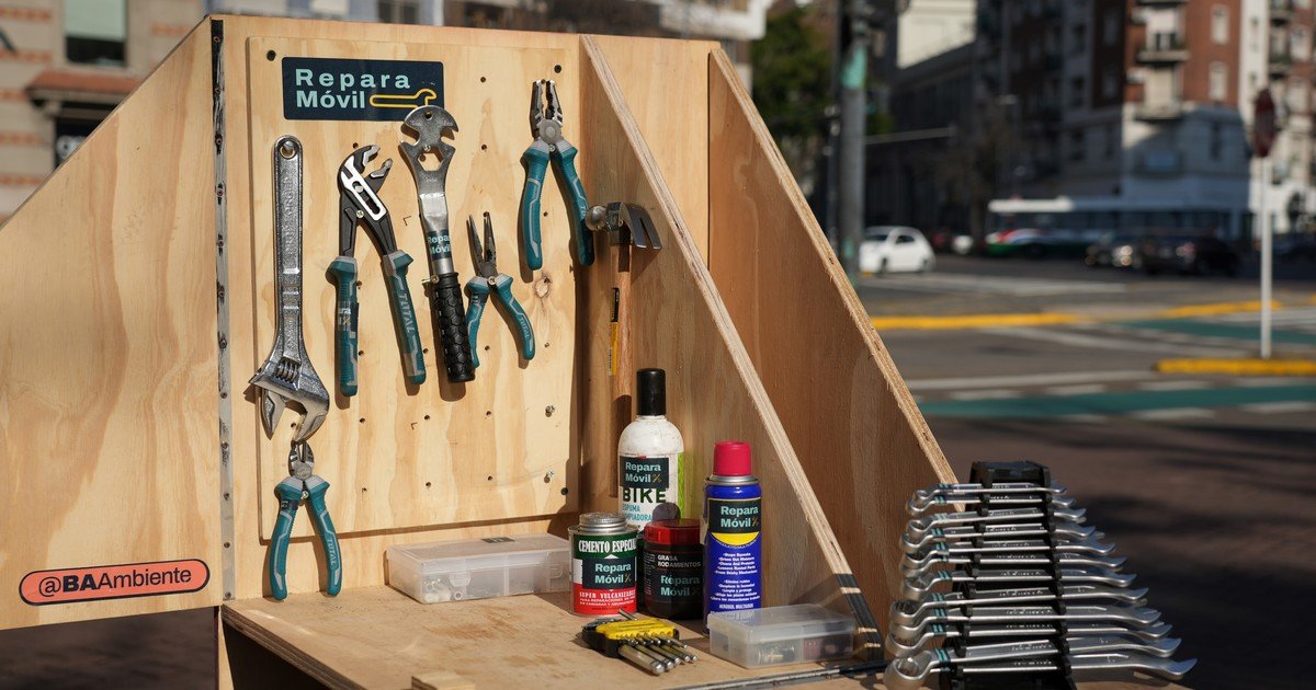 repara-gratis-tu-celular,-bicicleta-o-electrodomestico:-donde-y-cuando-funciona-el-taller-movil-de-la-ciudad-y-que-objetos-acepta