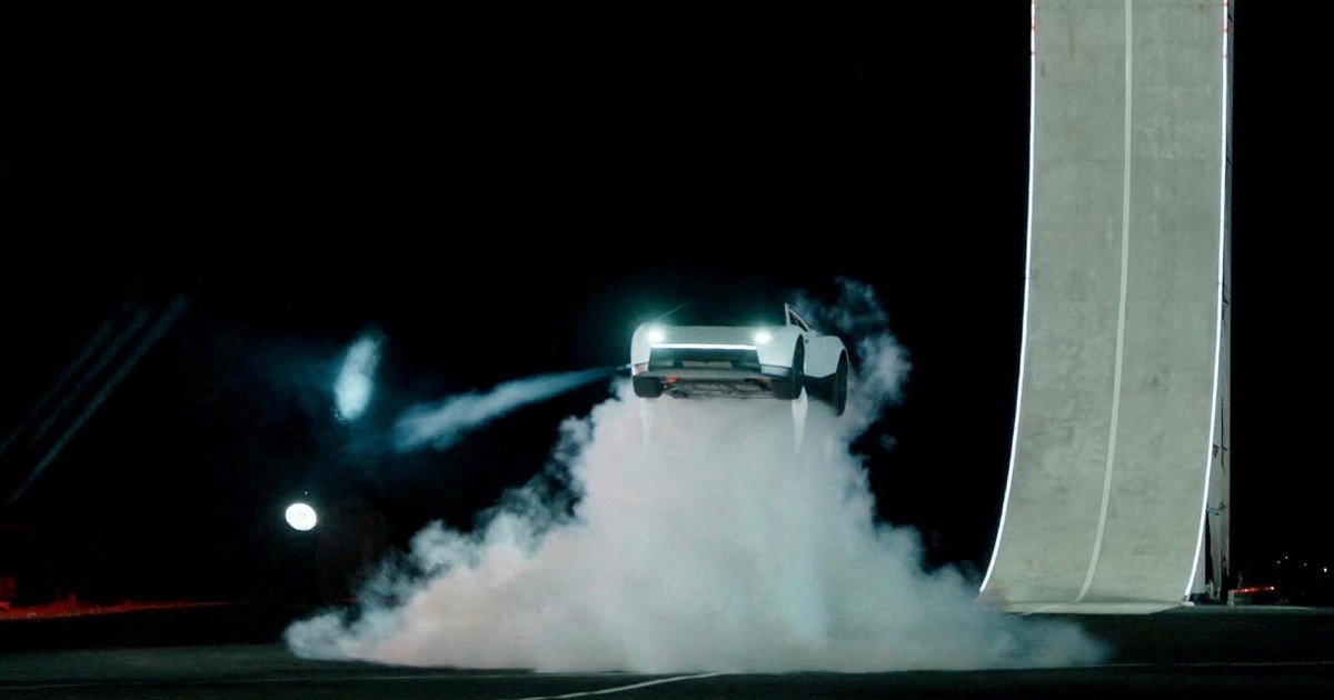 tesla-presento-su-auto-volador-con-una-impresionante-demostracion-encabezada-por-elon-musk